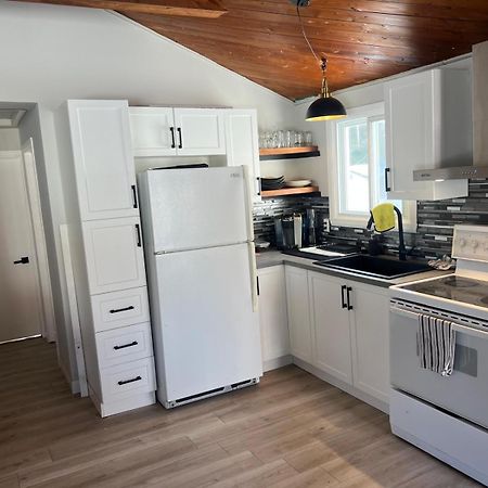 Cozy Chalet Near The Beach Shediac Exterior photo