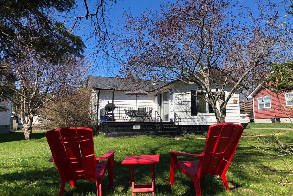 Cozy Chalet Near The Beach Shediac Exterior photo