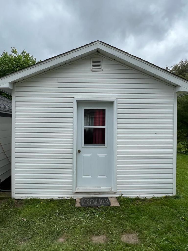 Cozy Chalet Near The Beach Shediac Exterior photo