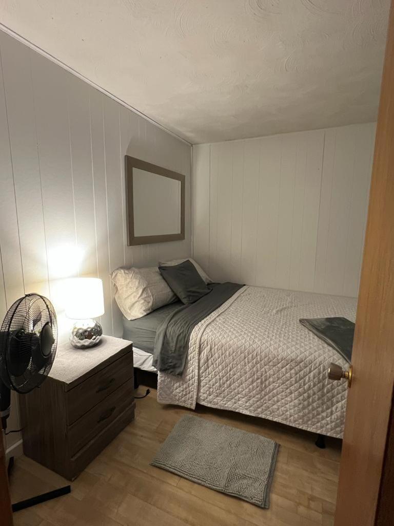 Cozy Chalet Near The Beach Shediac Exterior photo