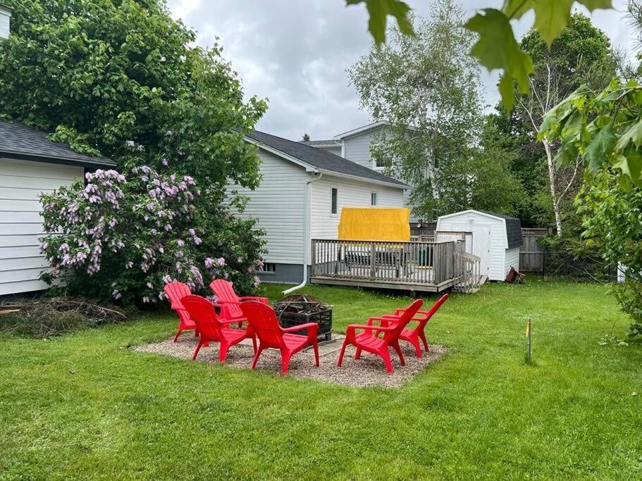 Cozy Chalet Near The Beach Shediac Exterior photo