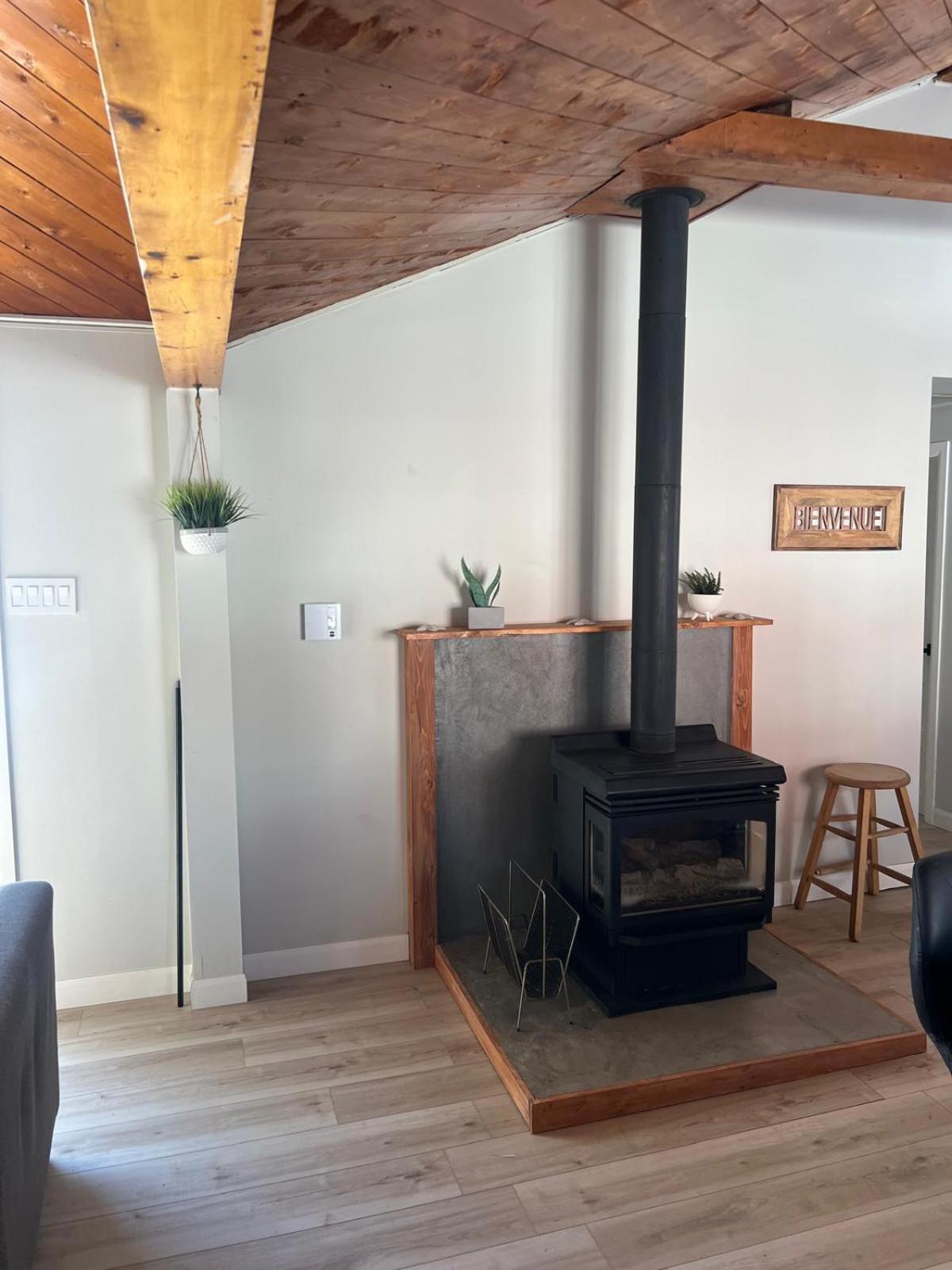 Cozy Chalet Near The Beach Shediac Exterior photo